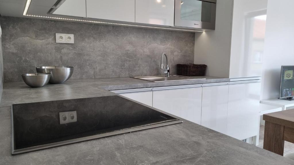 Lovely 1 bedroom apt in middle of city centre photo 2