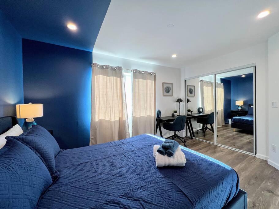 Hollywood Blue Habitat photo 3