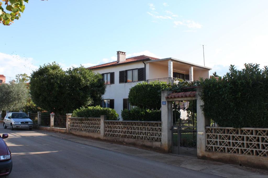 Apartments with a parking space Umag - 7057 photo 1