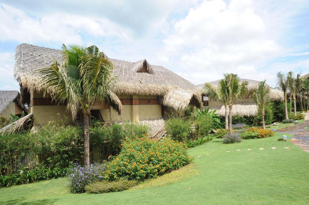 Aroma Beach Resort and Spa