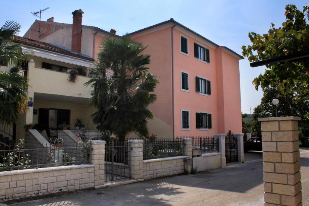 Apartments with a parking space Rovinj - 7113 photo 2