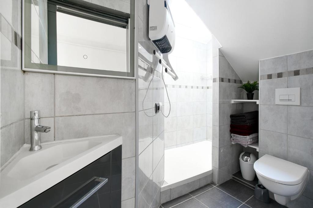 Appartement Cosy Bourgoin - Gare & Centre - Tap to explore photos