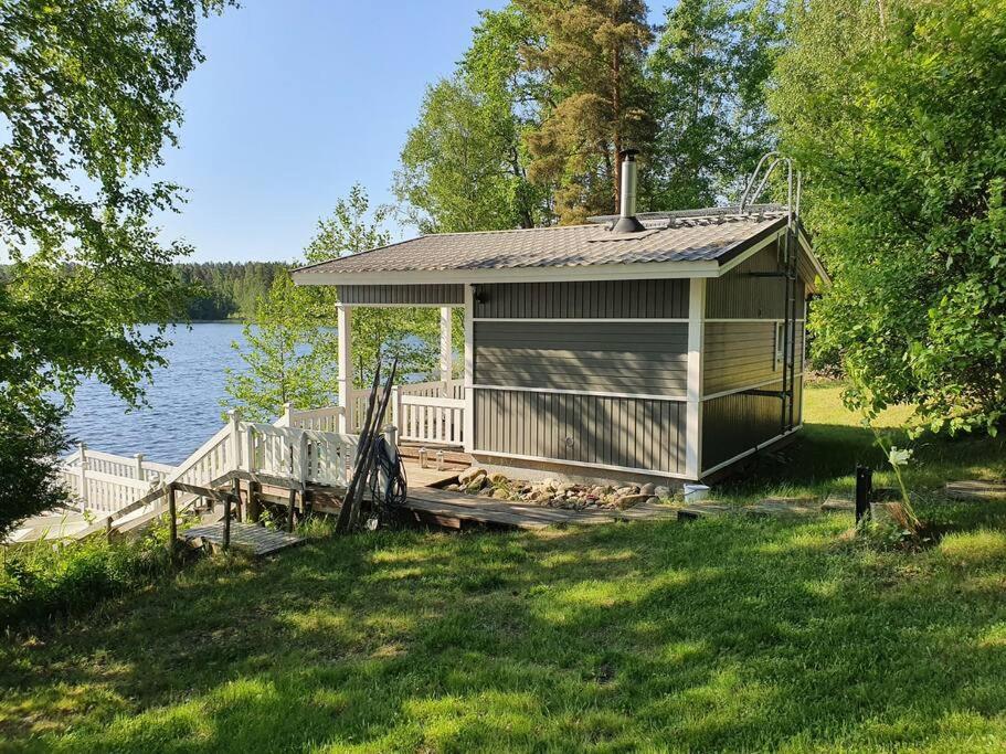 Mökki ja rantasauna Saimaan rannalla photo 1