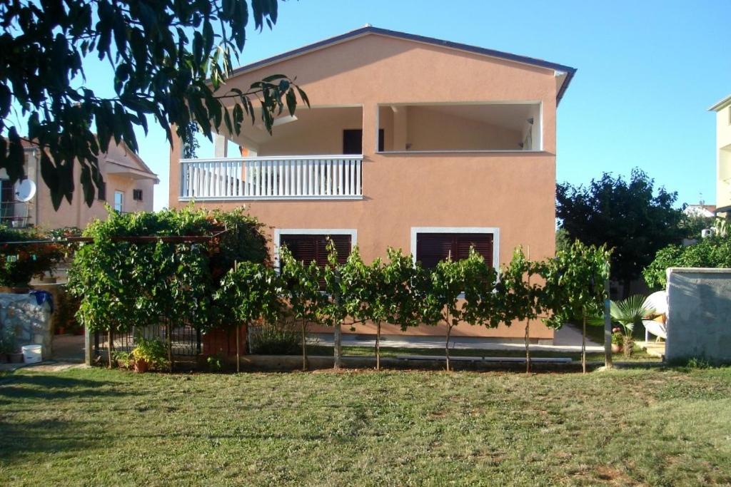 Apartments with a parking space Peroj, Fazana - 7254