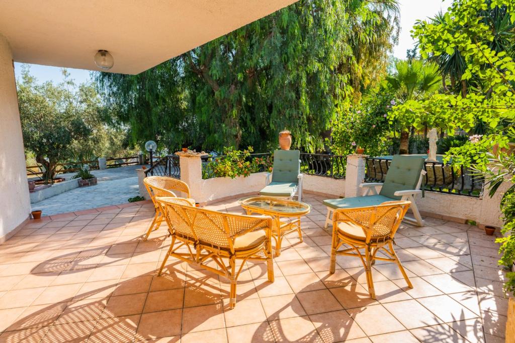 Sicilian Oasi with exotic garden photo 3