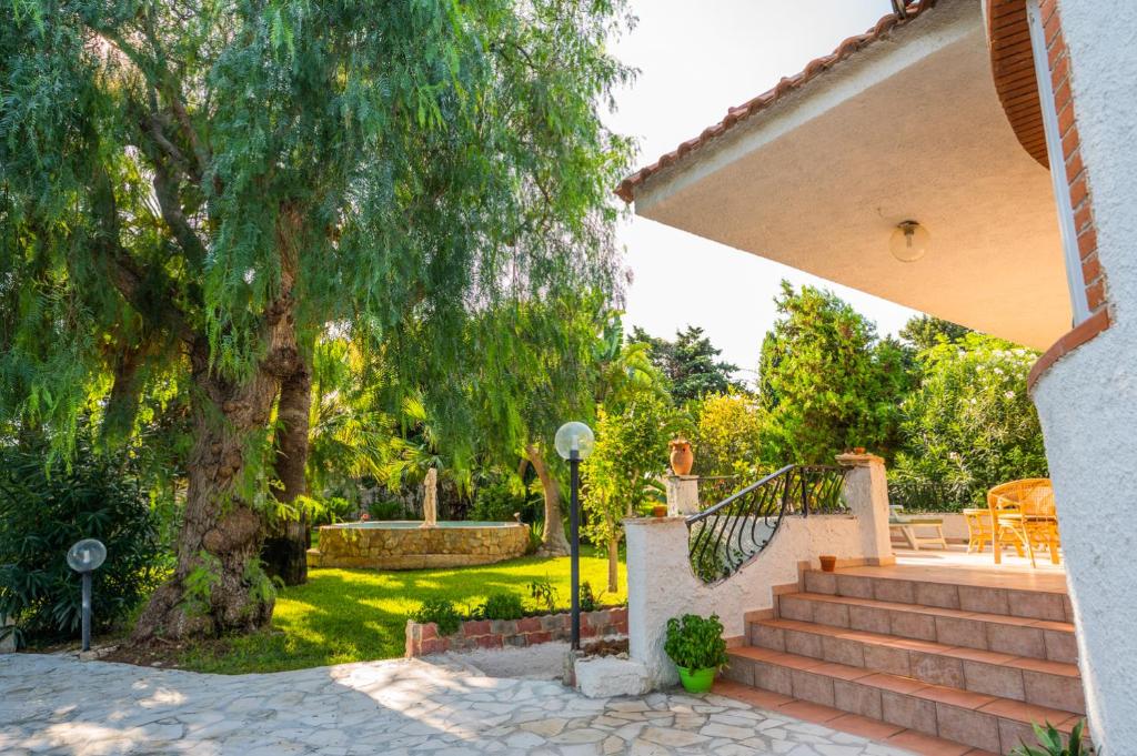 Sicilian Oasi with exotic garden photo 4