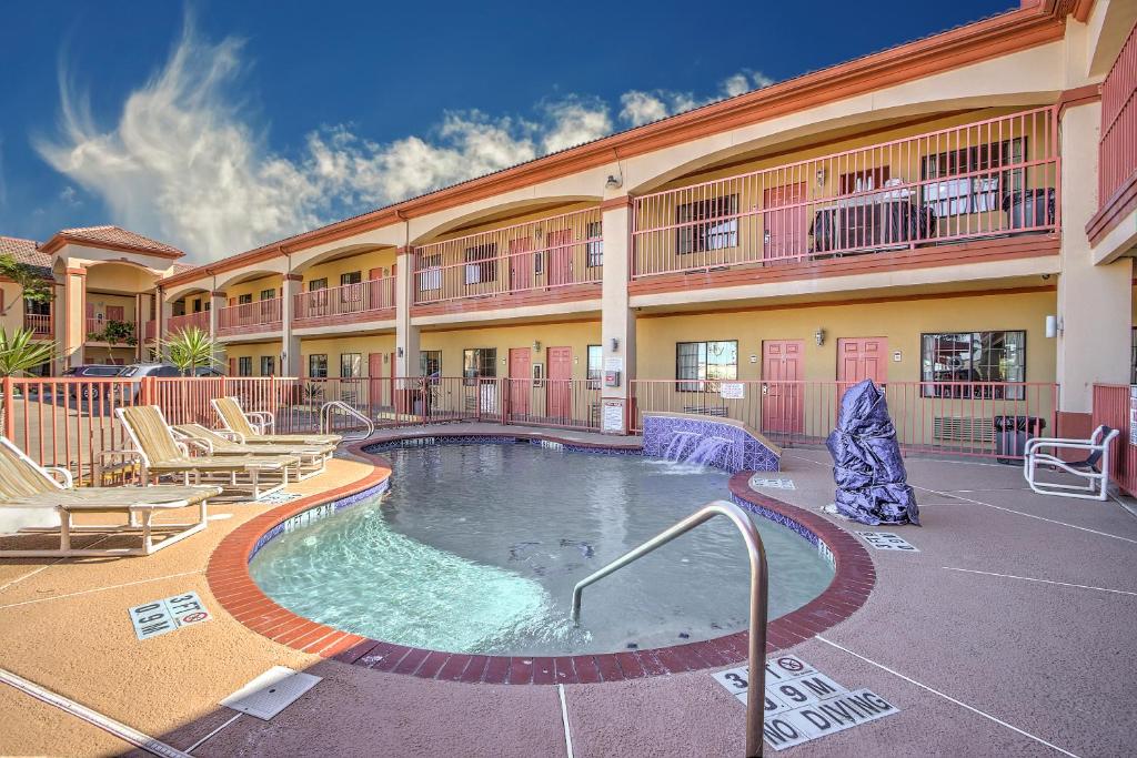 Casa Rosa Inn image