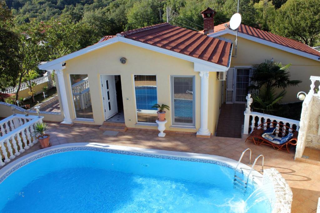 Luxury villa with a swimming pool Ripenda, Labin - 7360 photo 1