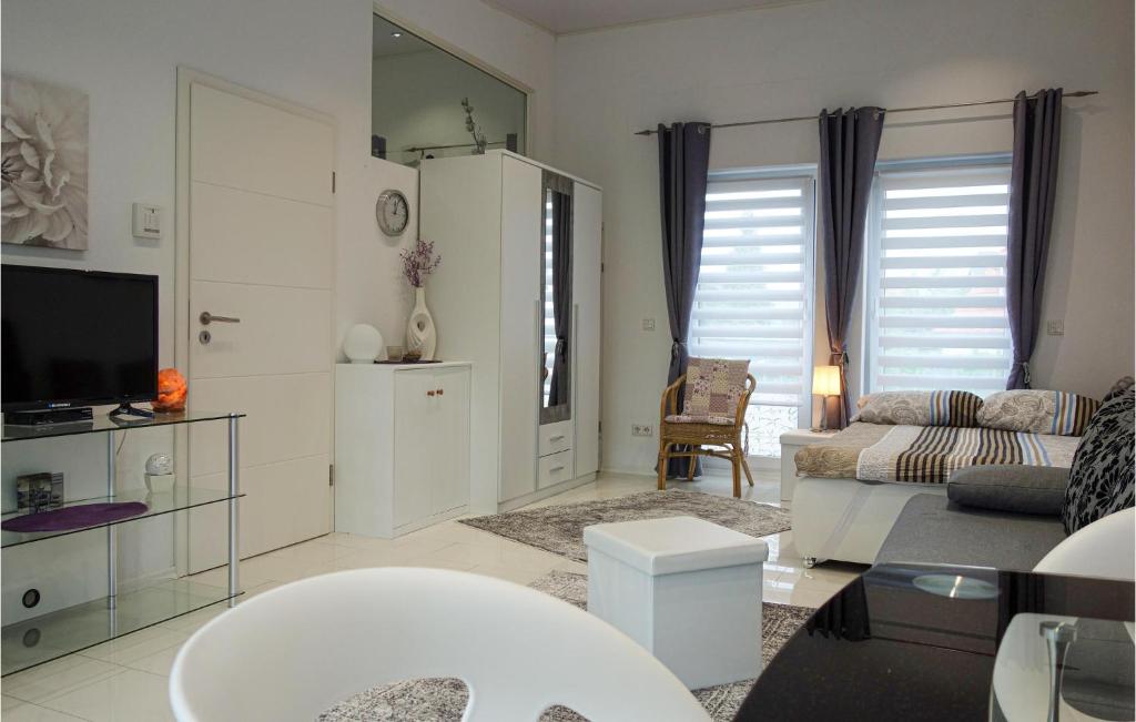 Beautiful Apartment In Schwalmstadt With Wifi And 1 Bedrooms photo 2