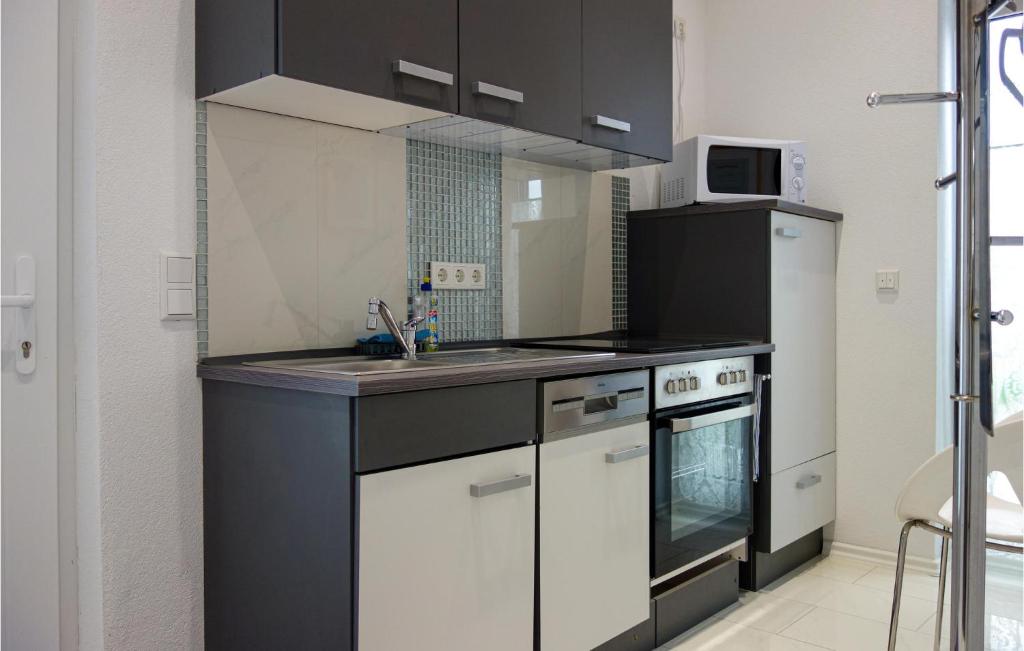 Beautiful Apartment In Schwalmstadt With Wifi And 1 Bedrooms photo 3