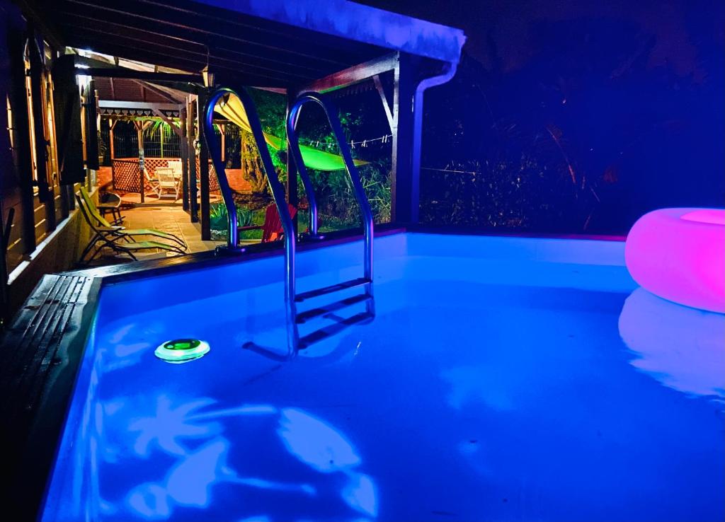 Magnifique Lodge en bois avec piscine et jardin de 800 m2 photo 2