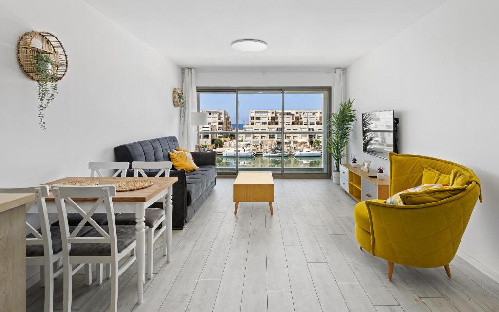 Lagoon Water Front LUX Suite (Gym/Pool/Parking) photo 1