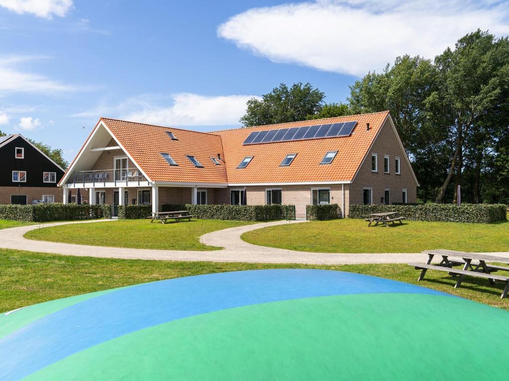 Luxurious 24 person apartment on Ameland photo 3