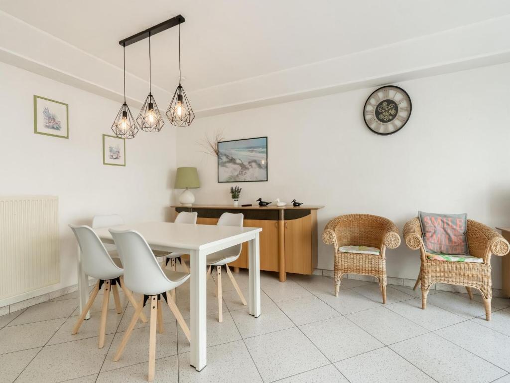 Pleasant apartment in Knokke with balcony photo 2