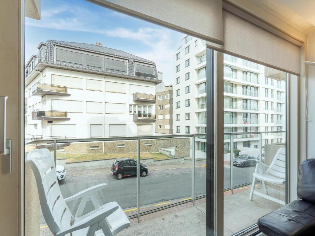Pleasant apartment in Knokke with balcony photo 3