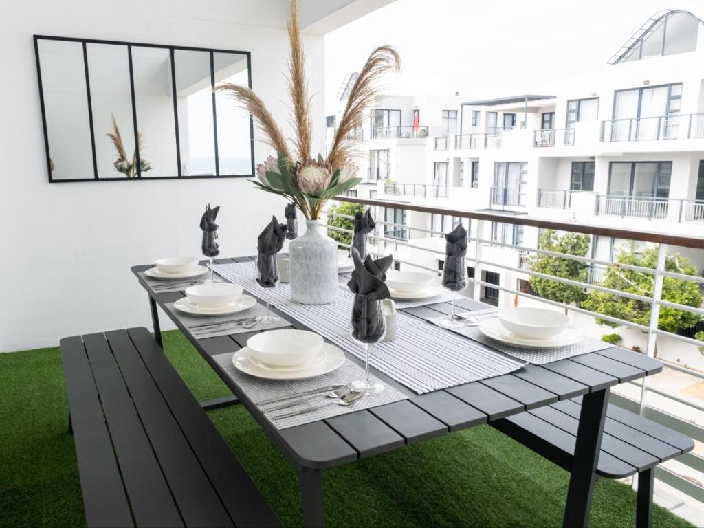 Azure 213-Luxury 2 Bedroom Apartment with an Inverter & Battery Backup Power photo 3