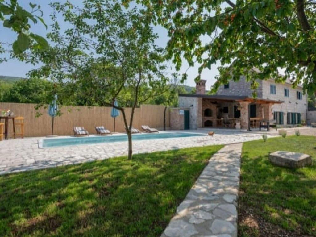 Adorable holiday home with swimming pool and fenced garden