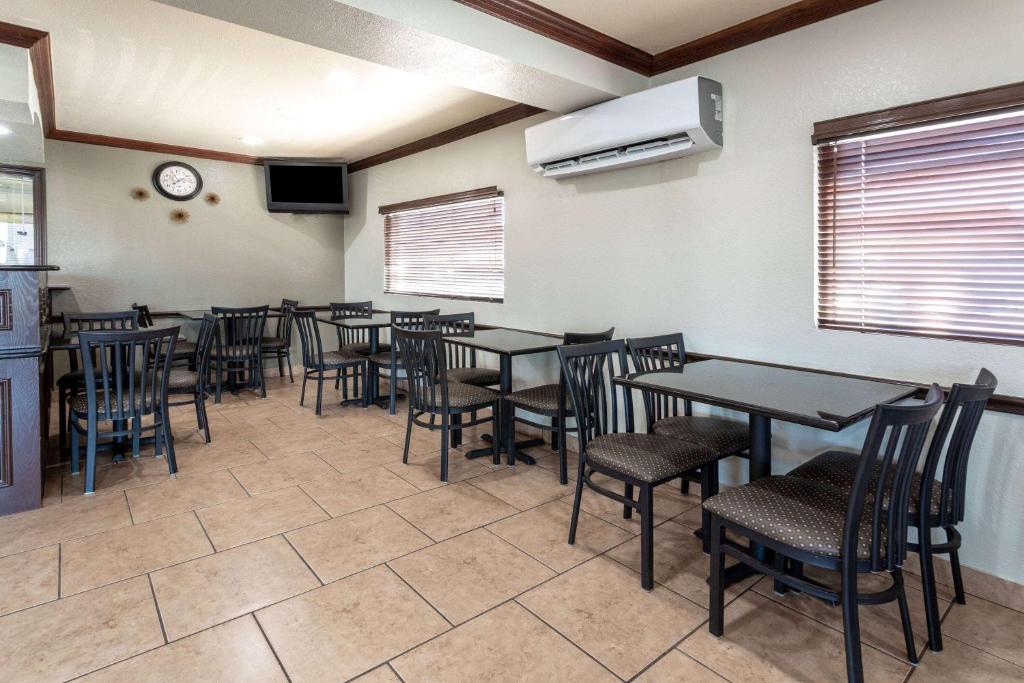 Super 8 by Wyndham Amarillo Central TX photo 2
