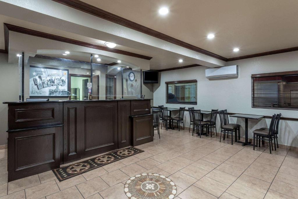 Super 8 by Wyndham Amarillo Central TX photo 4