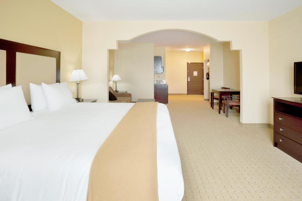 Holiday Inn Express & Suites Georgetown, an IHG Hotel image