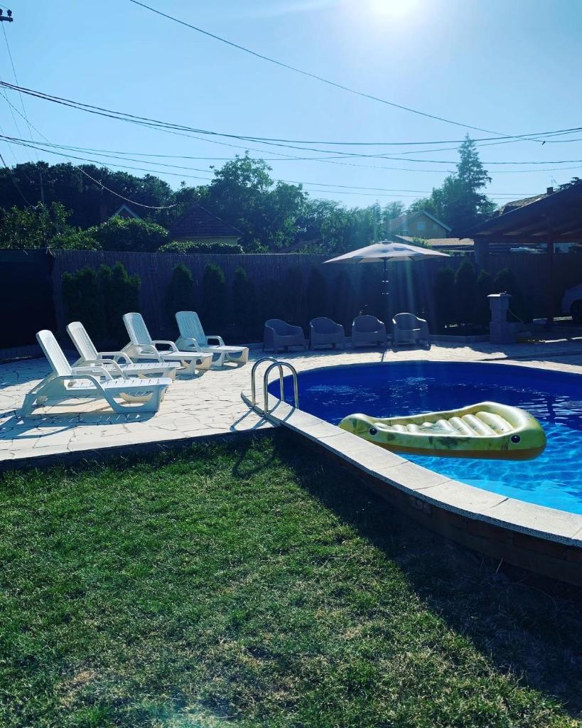 Mika’s Poolhouse photo 2
