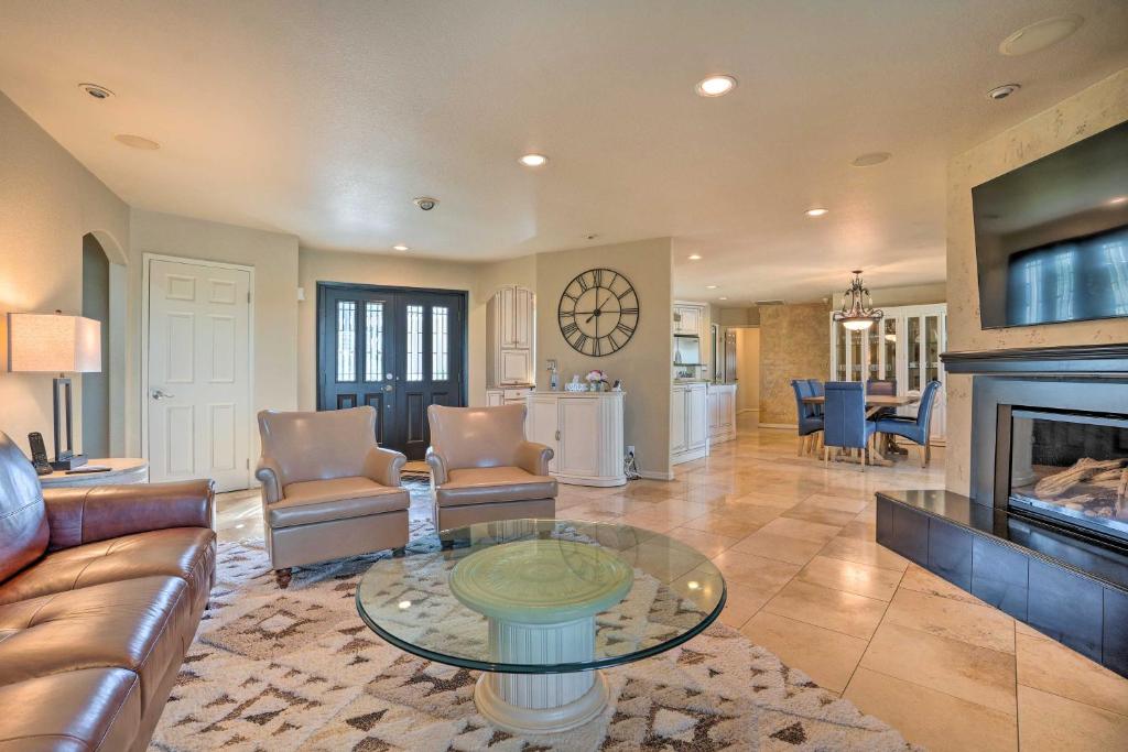 Moses Lake Retreat with Salt Water Hot Tub! photo 4