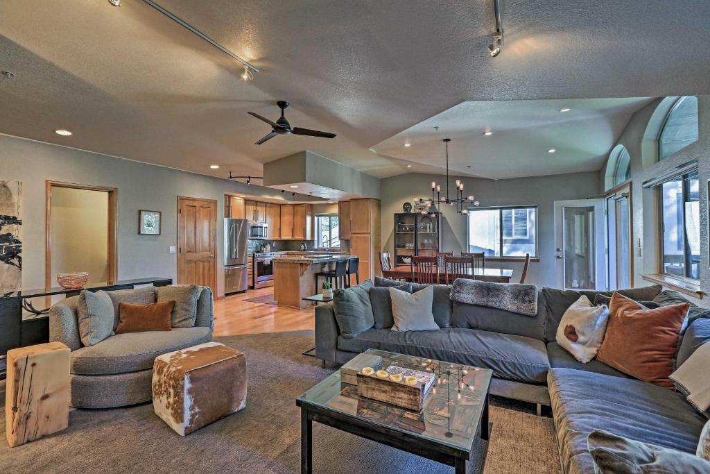 Modern Frisco Condo with Deck Walk to Main St!