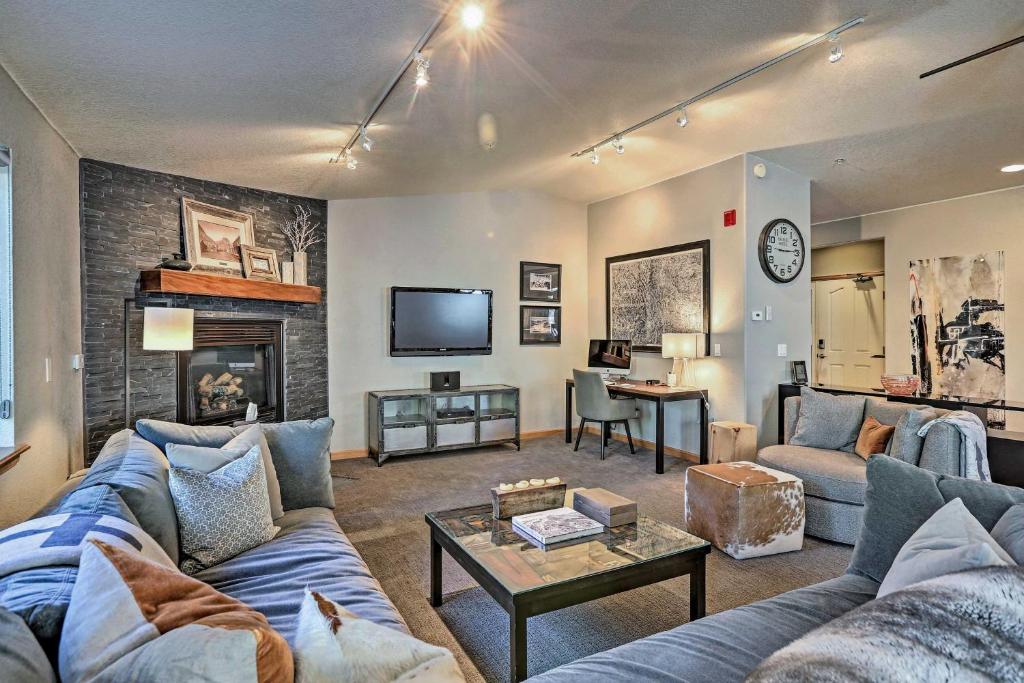 Modern Frisco Condo with Deck Walk to Main St! photo 3