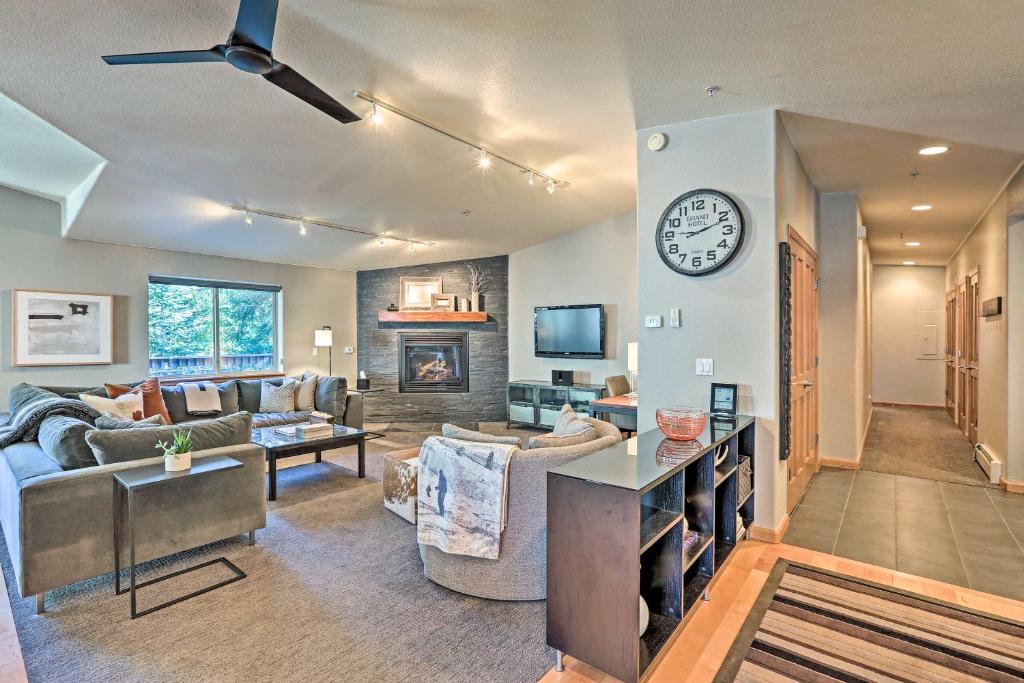 Modern Frisco Condo with Deck Walk to Main St! photo 4