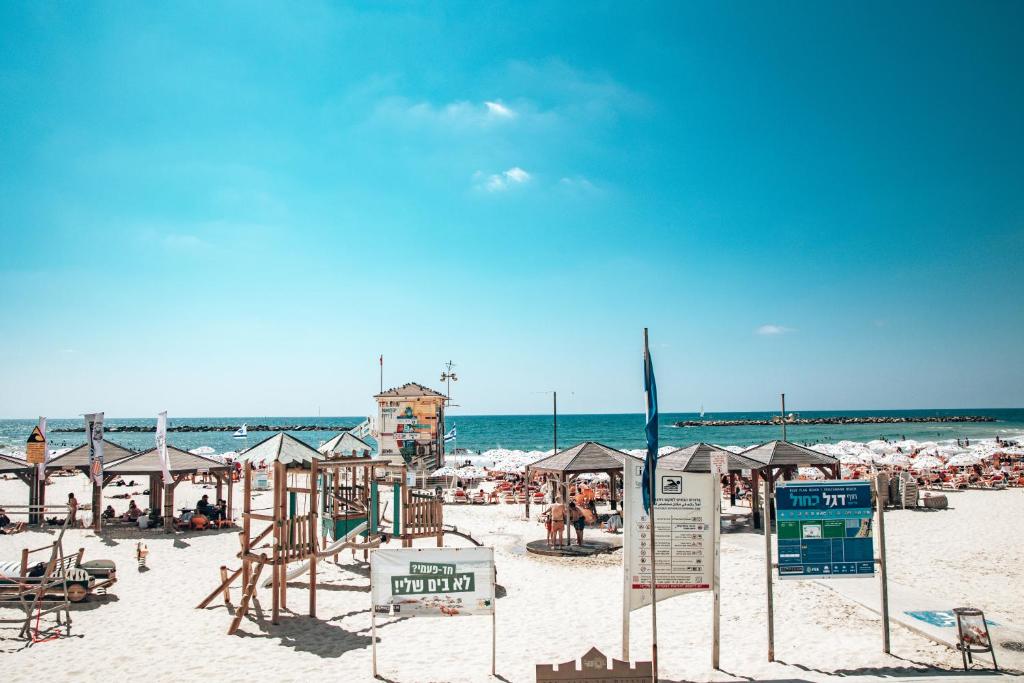 Selina Frishman Tel Aviv photo 1