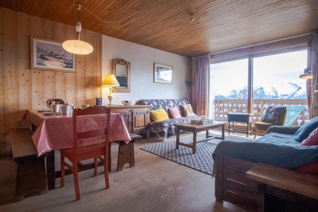 Apartment with a balcony and superb view - Huez - Welkeys photo 4