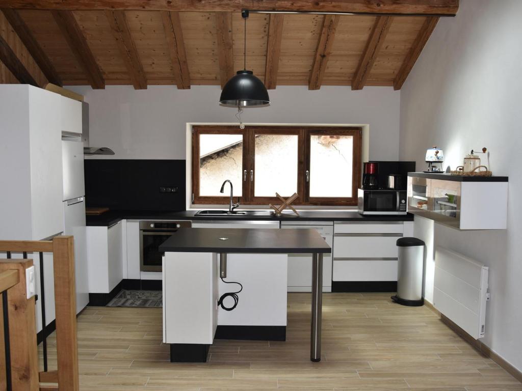 Chalet Pralognan-la-Vanoise, 5 pièces, 10 personnes - FR-1-464-203 photo 3