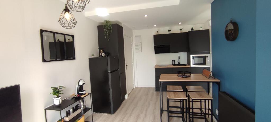 Indy Appart - T2 moderne, calme, propre, parking, balcon vue photo 1