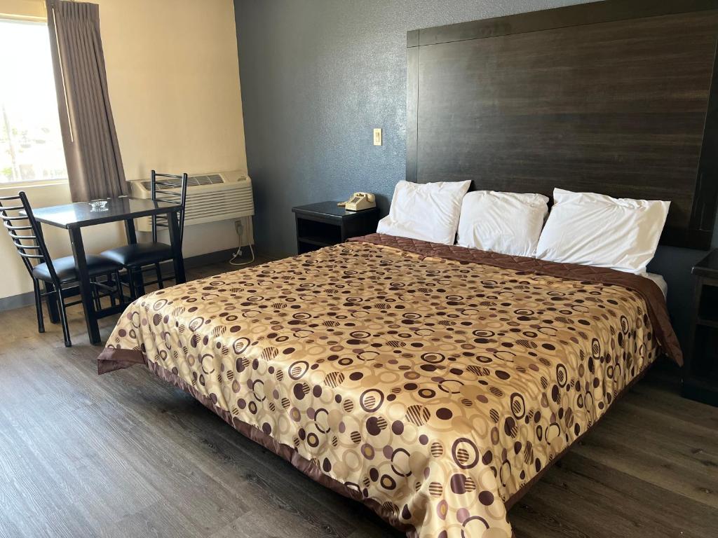 Economy Inn image