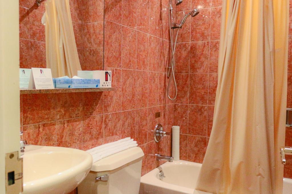 Двухместный (Улучшенный двухместный номер с 1 кроватью), Hotel Newton
