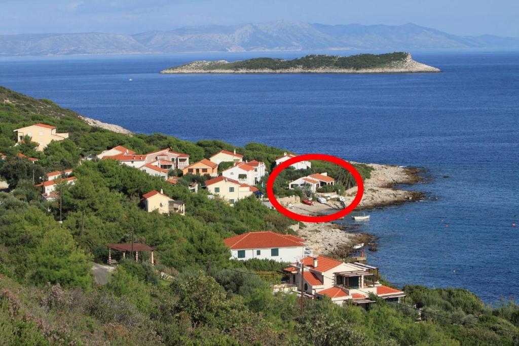 Seaside holiday house Milna, Vis - 8900 photo 1