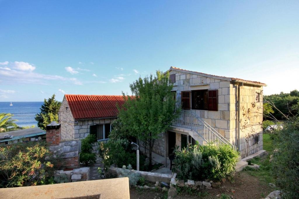 Apartments by the sea Brgujac, Vis - 8918 photo 1