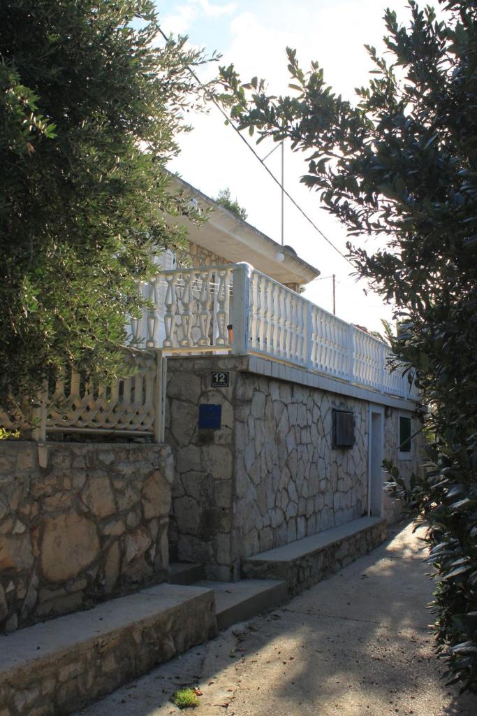 Apartments by the sea Milna, Vis - 8913 photo 1
