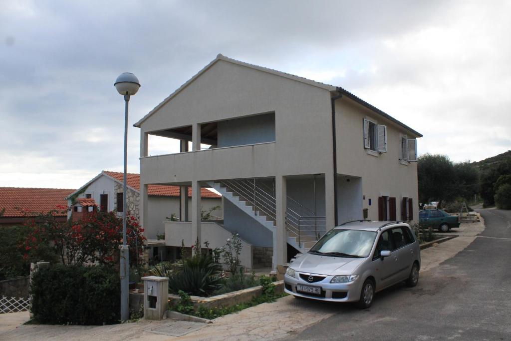 Apartments by the sea Milna, Vis - 8896 photo 1