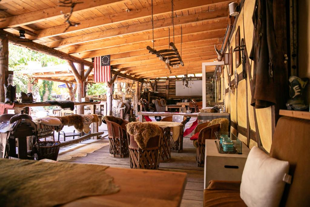 Longhorn Ranch Countryhotel - Garni photo 1