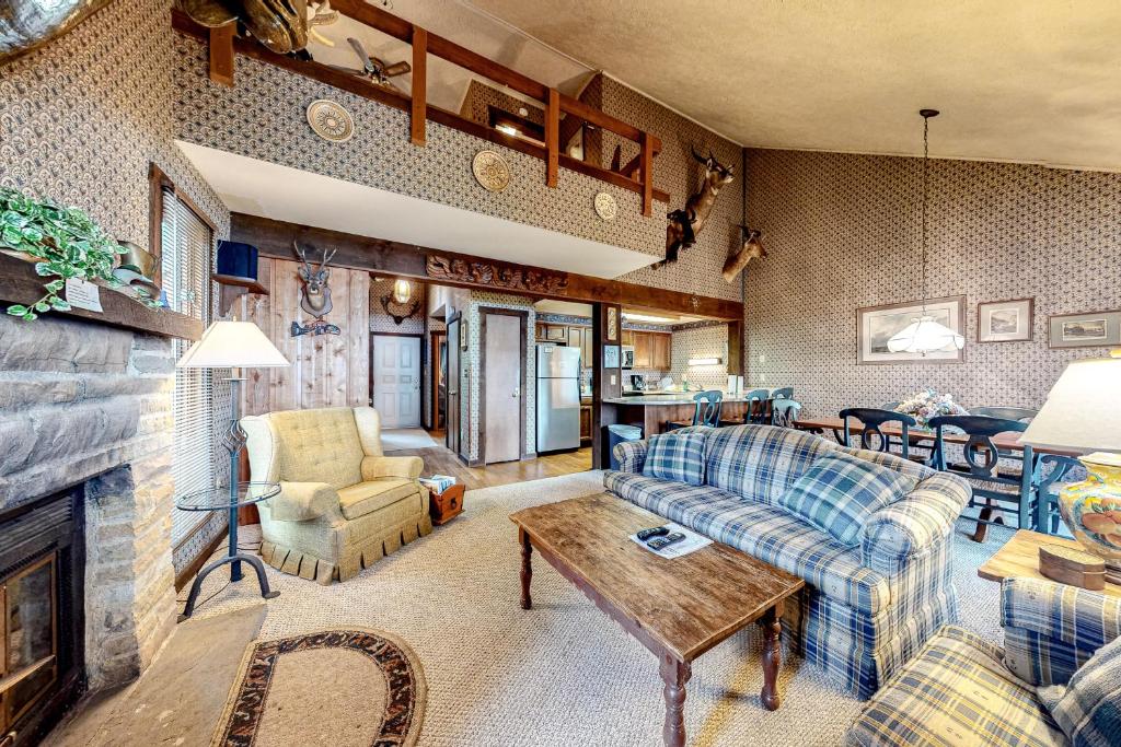 Big Boulder Lake Townhome photo 3