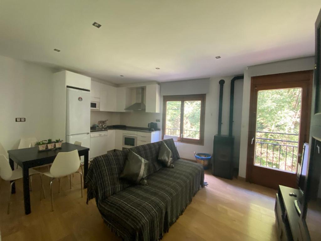 Precioso apartamento con vistas montaña y rio photo 1