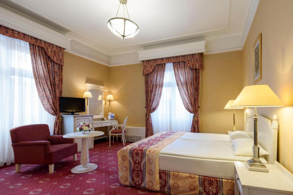 Danubius Hotel Astoria City Center - Tap to explore photos