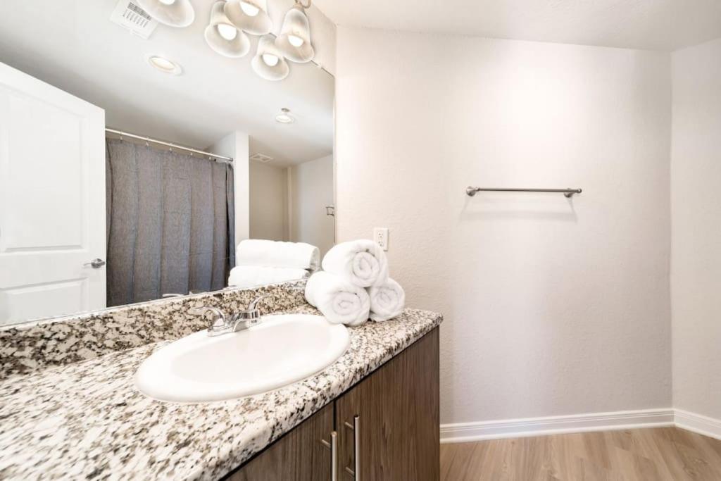 Chic Downtown Waco Apartment photo 4