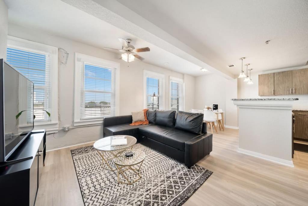 Trendy Downtown Waco Apartment With Great View