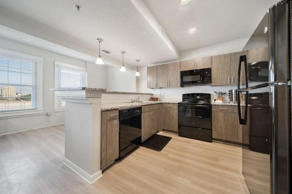 Trendy Downtown Waco Apartment With Great View photo 4