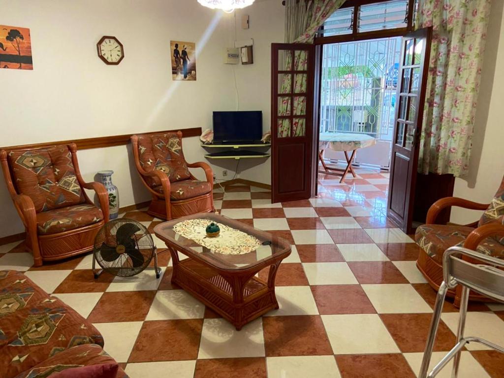 Appartement de 2 chambres avec terrasse amenagee et wifi a Petit Canal a 8 km de la plage photo 3