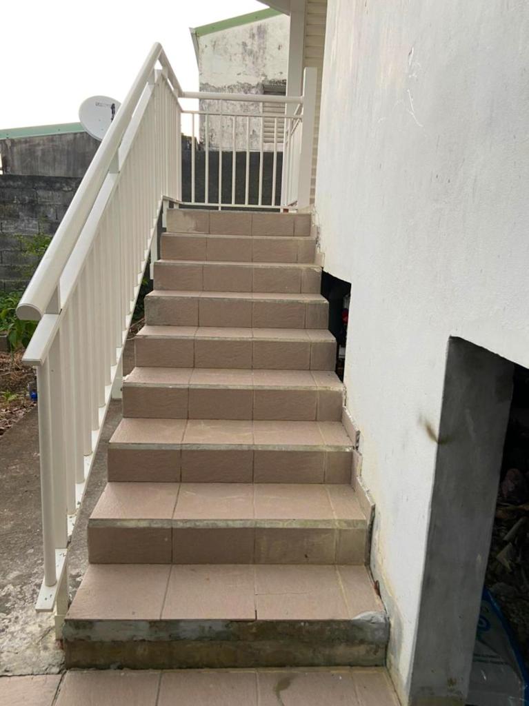 Appartement de 2 chambres avec terrasse amenagee et wifi a Petit Canal a 8 km de la plage photo 2
