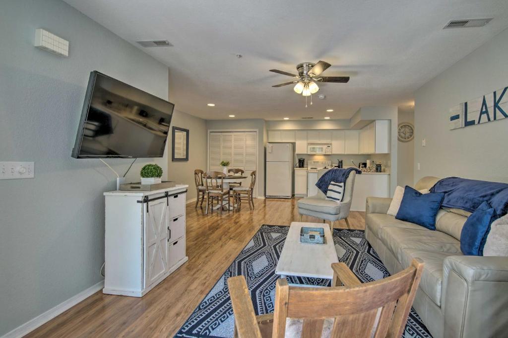 Bright Ozarks Condo with Balcony and Lake Views! photo 4