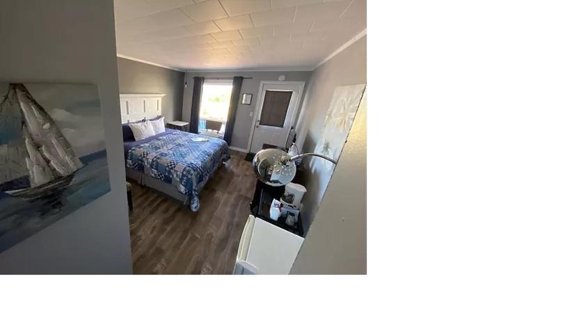 The Pines Motel and Cottages photo 2